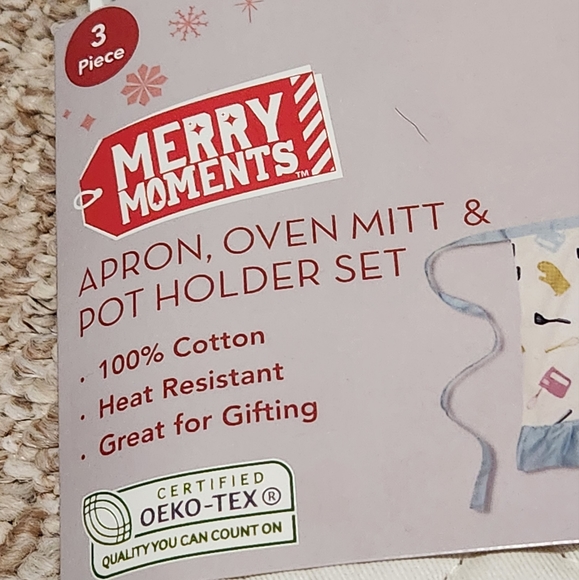 Merry Moments Apron, Oven Mitt & Pot Holder Set - Picture 2 of 5
